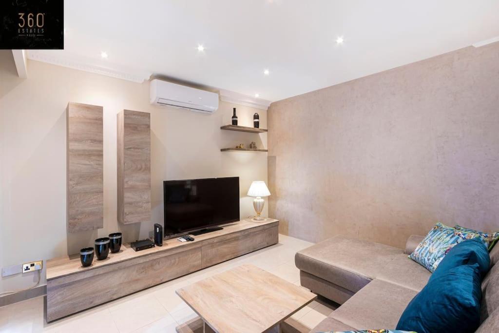 One Of A Kind, Seafront Property In St Georges Bay By 360 Estates San Ġiljan Extérieur photo